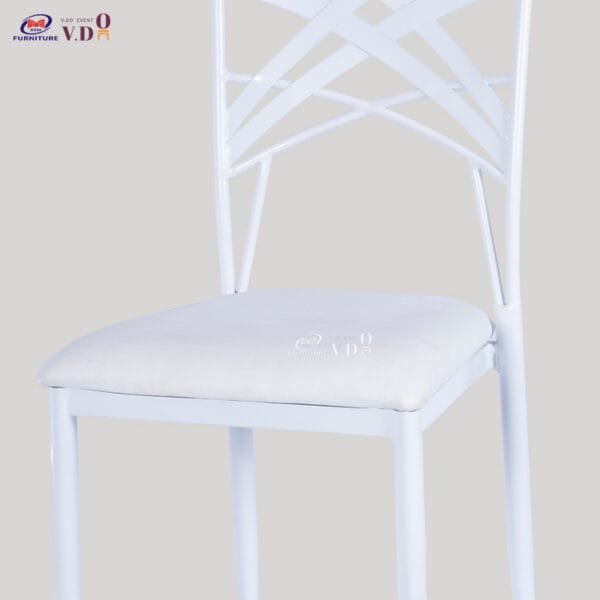 White Chameleon Chair with Seat Bag