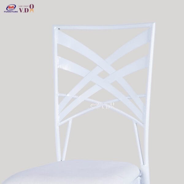 White Chameleon Chair with Seat Bag